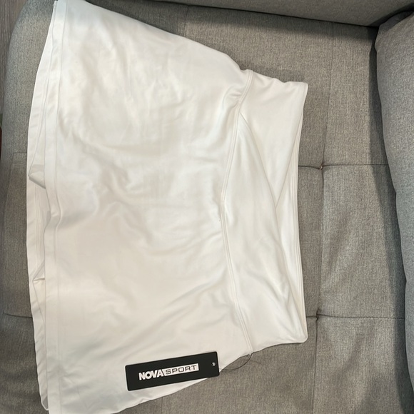 White 2pc skort set - Picture 2 of 3